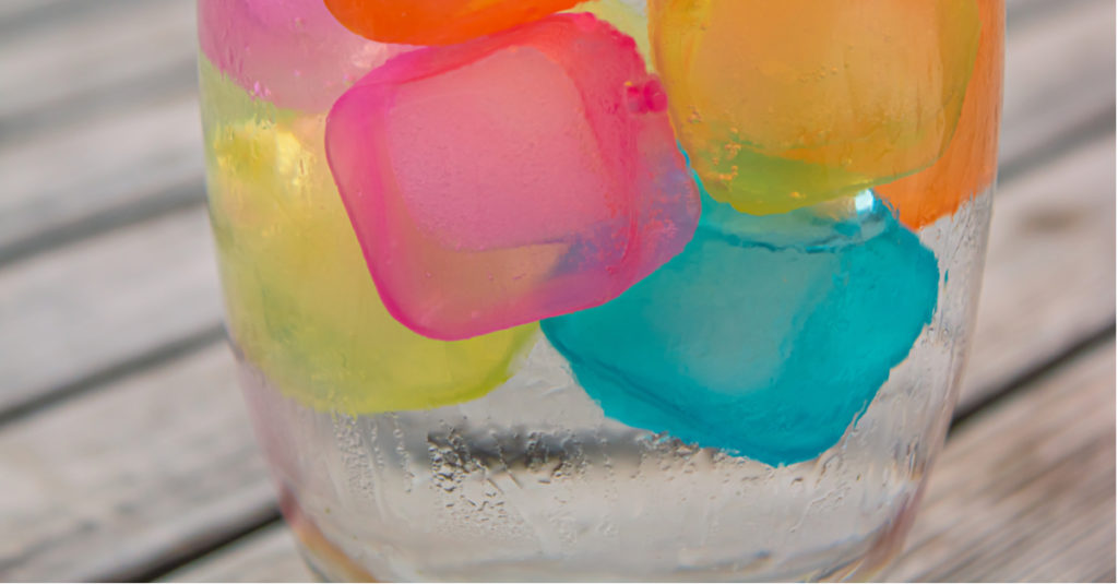 cubetti ghiaccio colorati per feste